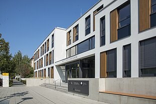 Portalgebäude des Nationalen Centrums für Tumorerkrankungen Dresden. © Uniklinikum Dresden/Gabriele Bellmann