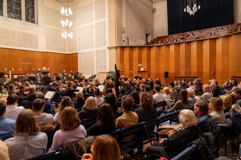 „Takte gegen Krebs“: Rückblick auf einen stimmungsvollen Konzertabend in der Lukaskirche 2024